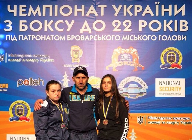 Після нагородження з особистим тренером русланом Фірманом і подругою по команді Олесею Крисюк 